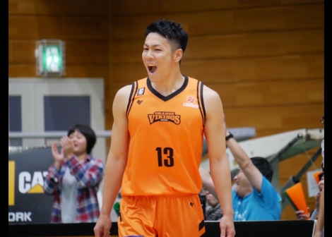 Toshino stays in Ehime for one more season