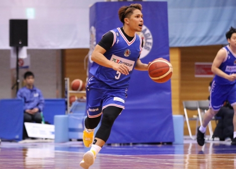 Edward Yamamoto signs in B1